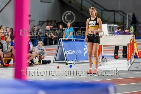 AgeInd25SUN-913411 - Field Female