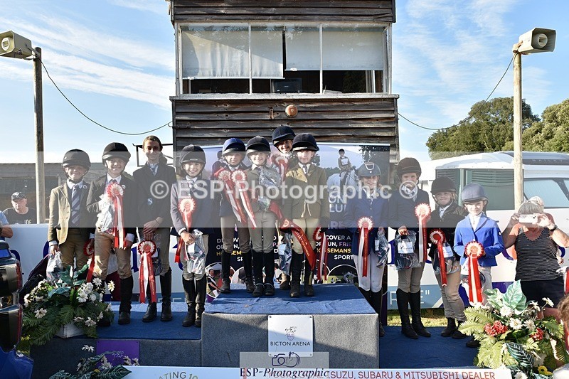 230824-180712-07010 - Thursday 40 and 50cm Presentations