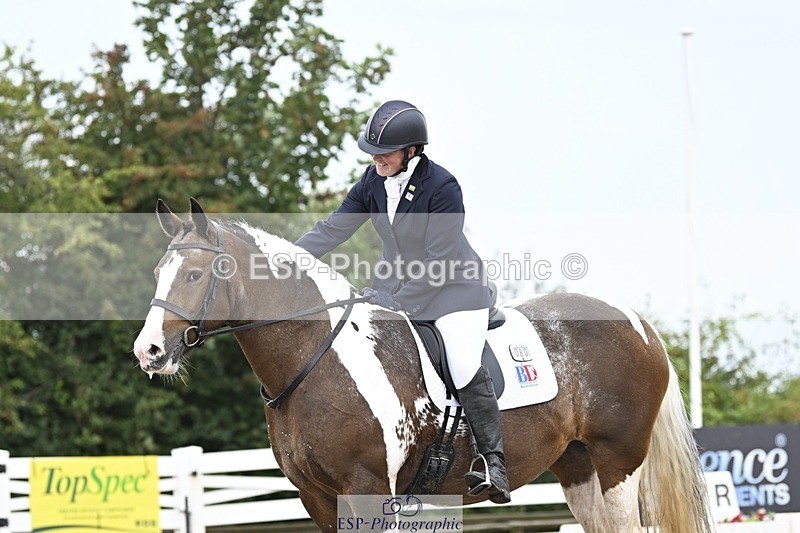 250907-123943-08098 - 080-Rebecca.MorrisSally.XIII