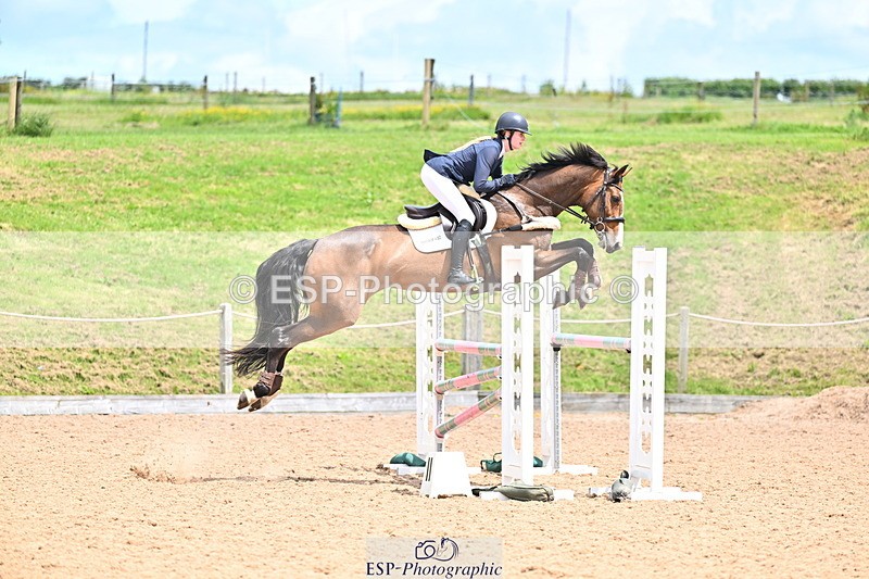 240608A-124832-02391 - Cls 4 Snr Newcomers and 1.10m Open