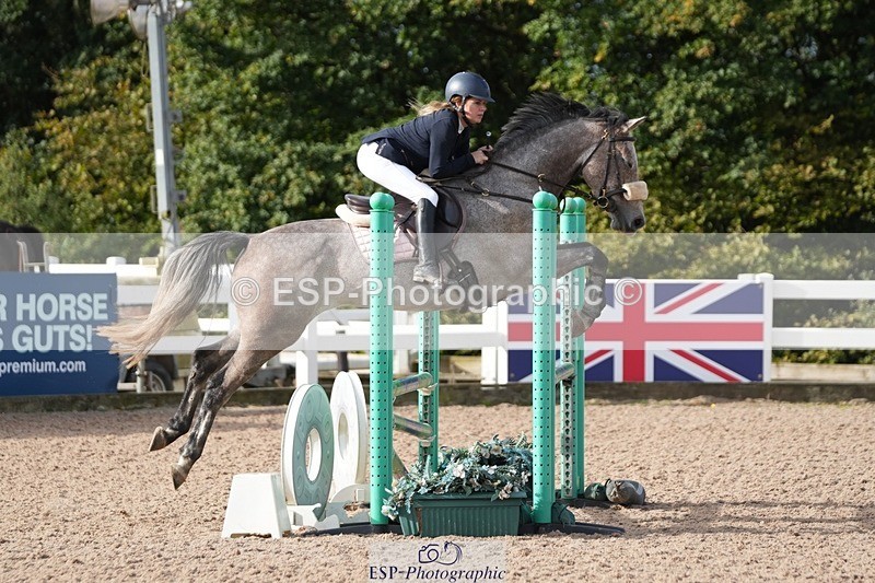 251005-101923-02512 - Cls 22 British Novice and 90cm