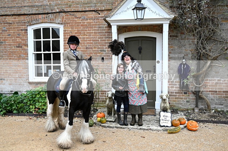 WJ7_6707 - Berks & Bucks - Children's Meet - The Old Farmhouse – Steventon.