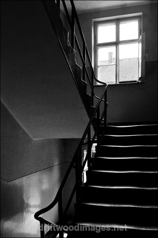 Auschwitz stairs bw - Auschwitz/Birkenau