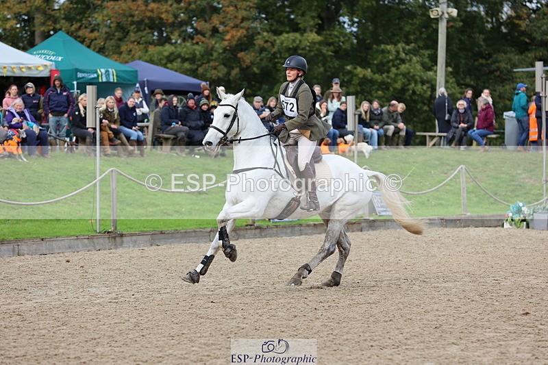 251026A-121705-24604 - G-572-Laura.Pitman With Trot Up