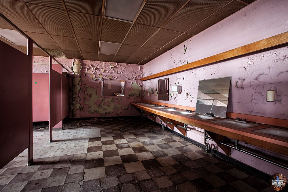 Philadelphia Naval Shipyard | Women's Restroom - Philadelphia Naval Shipyard