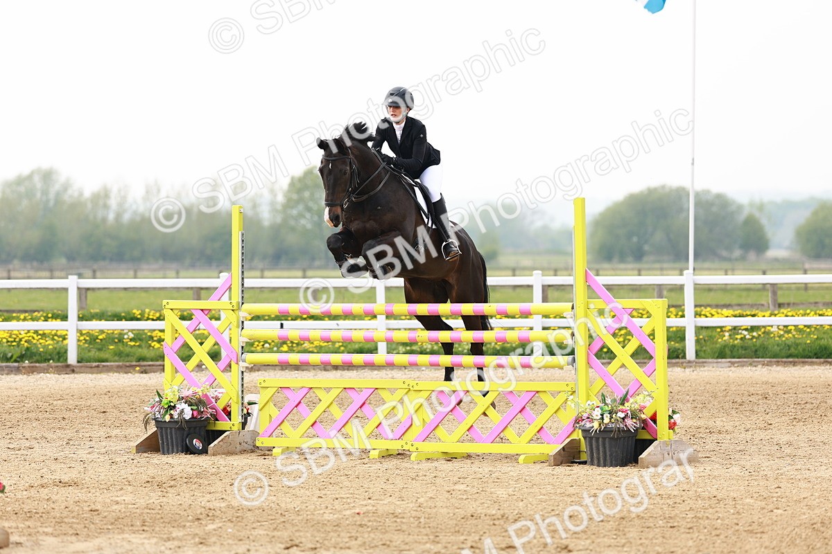  - Class 19 - Senior Foxhunter - 1.20m