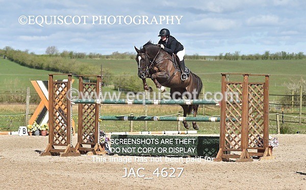JAC_4627 - CLASS 11 SAT Andrew Hamilton Coach, RHS Foxhunter Championship Qualifier