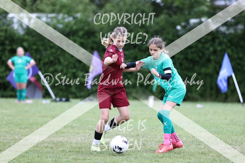 1DX32298 - Covingham Park V Tadpole Farm