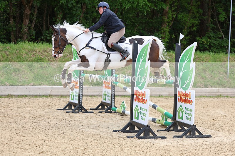 3E7A9376 - Class 8: Senior Newcomers/1.10m open