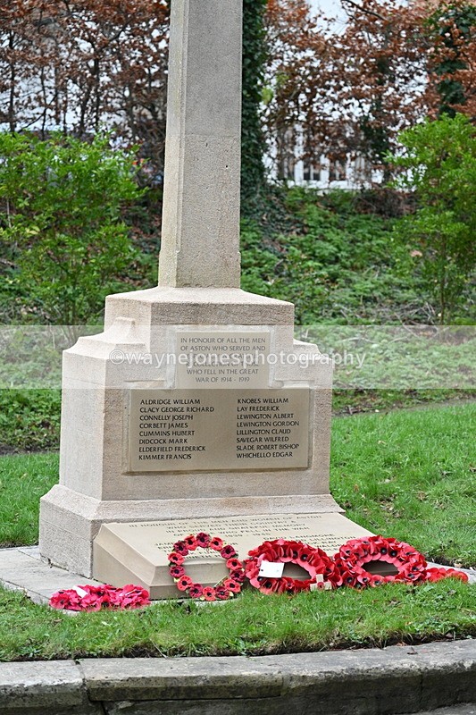 WJ7_1010 - Pub Corner