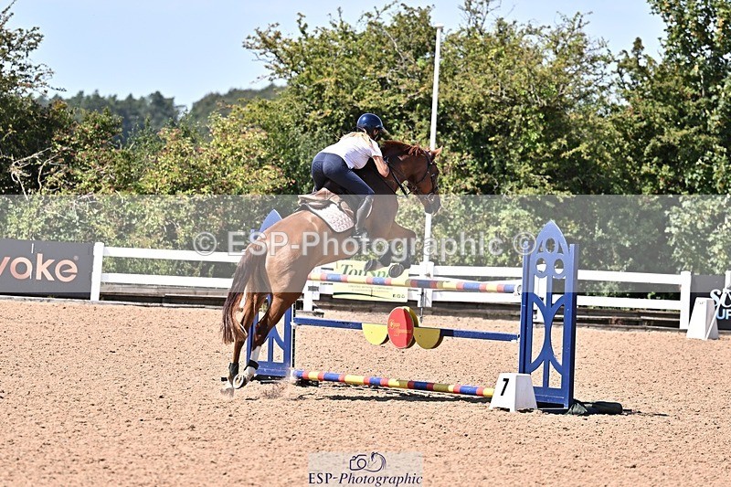 260812-125248-00524 - Cls 6 Foxhunter and 1.20m