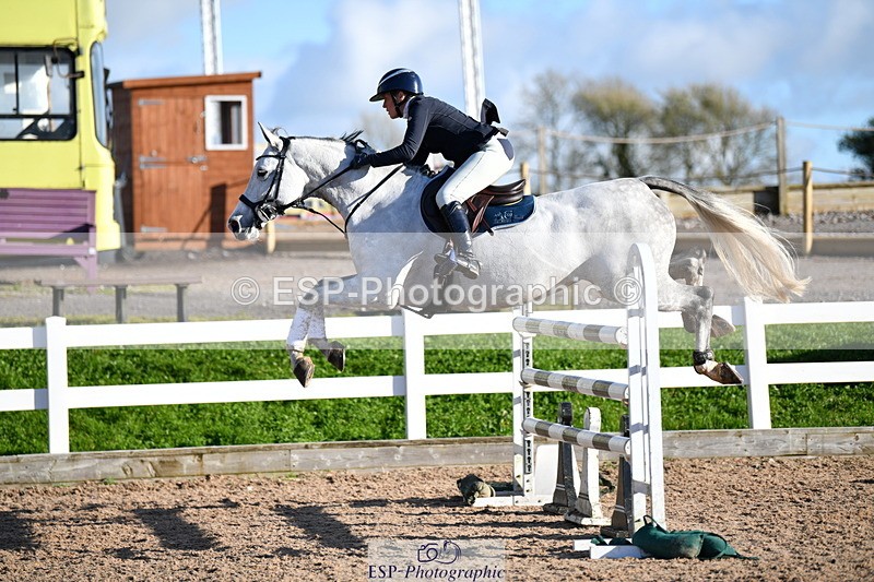231110A-145858-00949 - Cls 6 Foxhunter & 1.20m Open