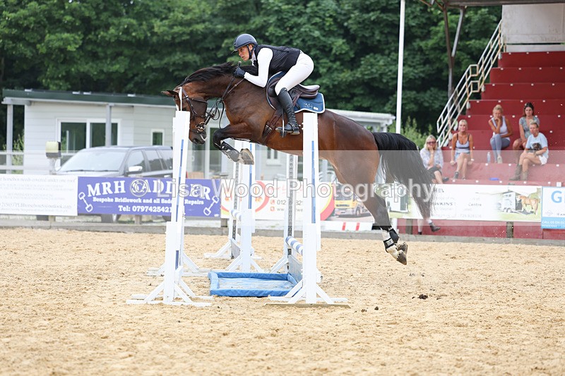 3E7A6321 - Class 8: Senior Newcomers/1.10m open