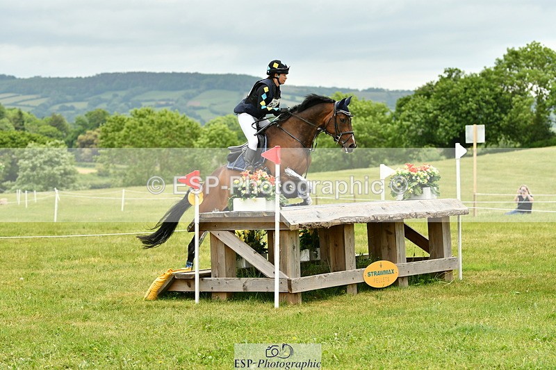 250524A-143531-13755 - C-210-Drew.Munro-DARLING.VAN.OVERIS.Z