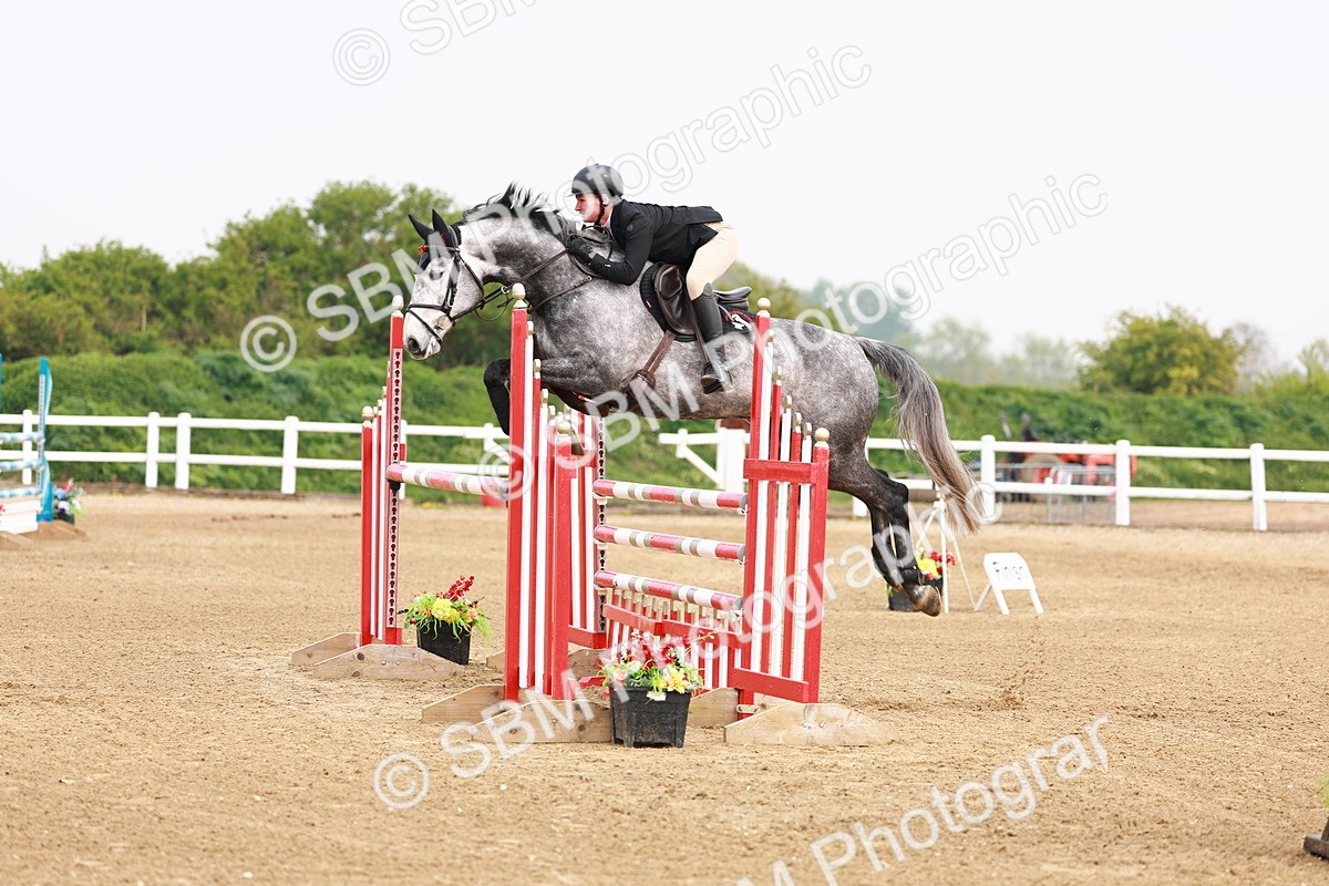  - Class 19 - Senior Foxhunter - 1.20m
