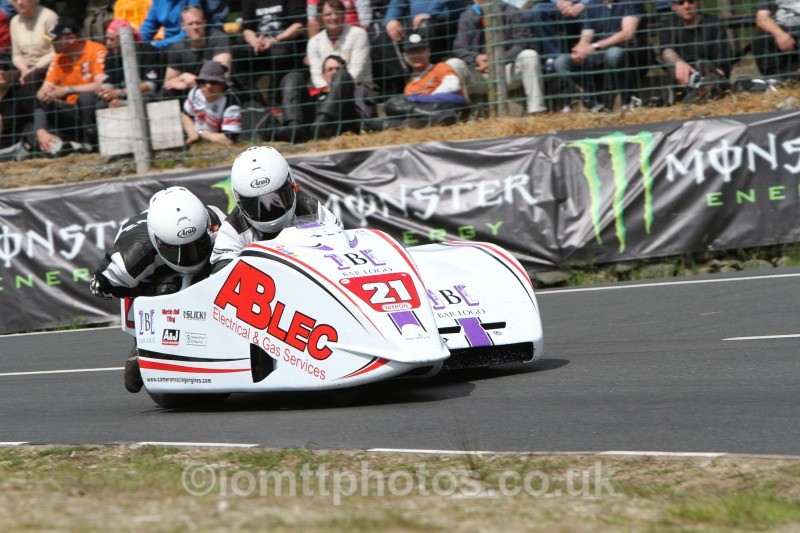 Darren Hope / Paul Bumfrey Kawasaki / ABLEC/BARLOGO - Sure Sidecar Race 1