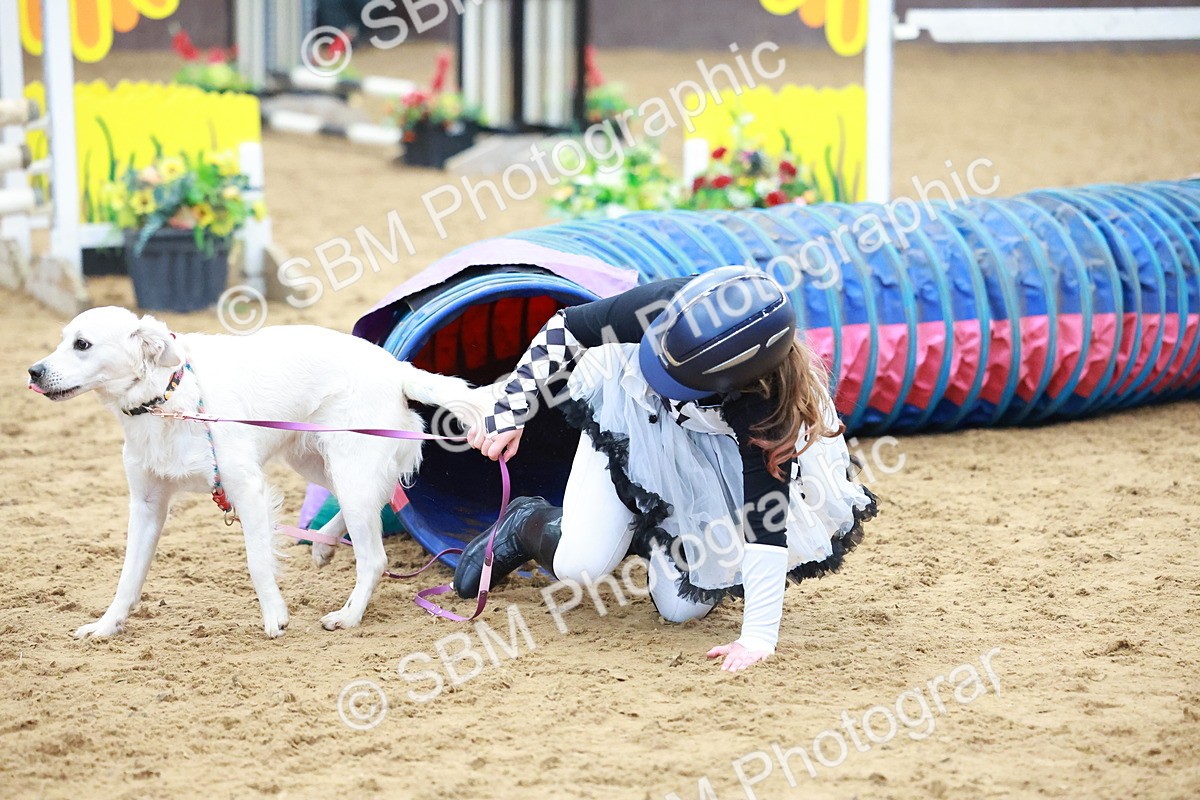 SBM_001675 - Class 3 - Horse & Hound (60cm)