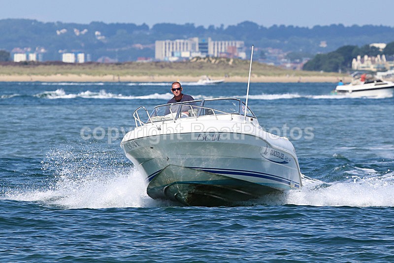 150906 ESCAPE - QUICKSILVER WT7A0804 - Motorboats - Open
