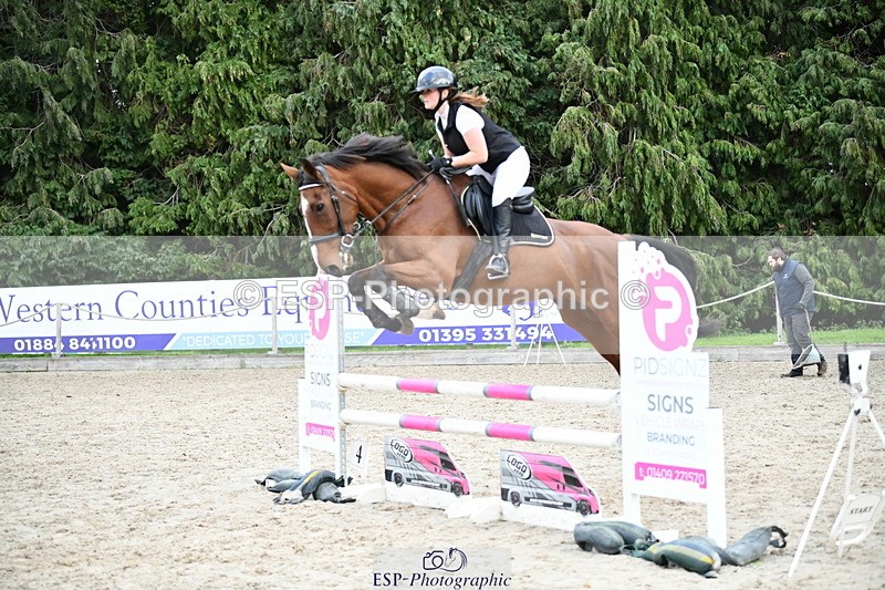 251004A-172334-02403 - Classes 12 & 13 90cm