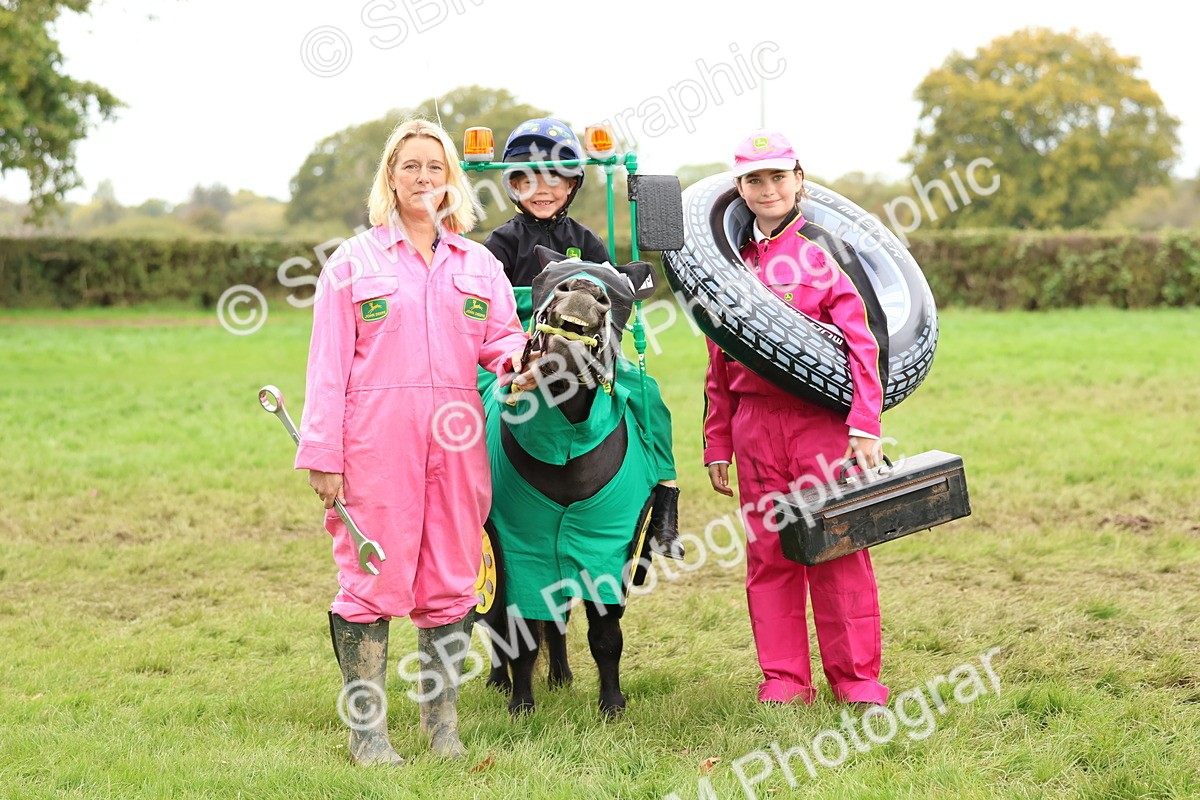 SBM_61660 - S37a - Fancy Dress Showing