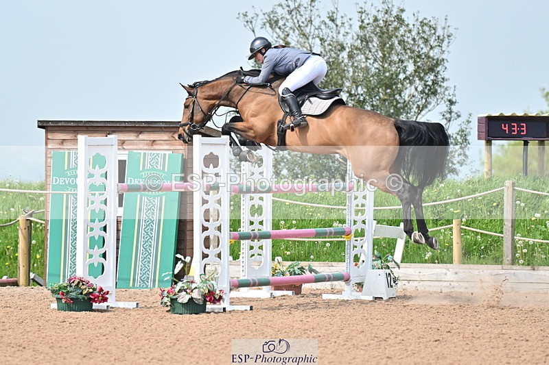 240512A-103710-17320 - Cls 48 National 1.30m Open