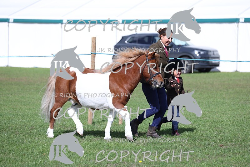 APP_2767 - Class 10a/b M&M in hand