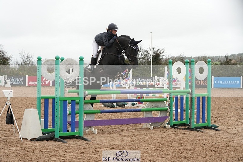 251109-113405-03579 - Cls 20 Newcomers and 1.10m Open