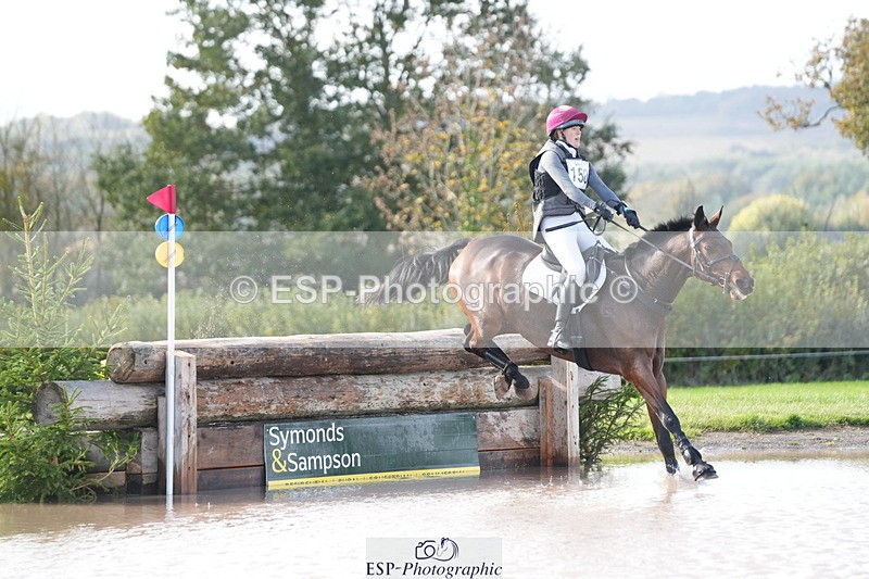 251024A-131530-11026 - B-158-Hannah.Hobhouse