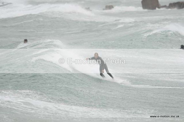 SU 110509-11 - Surf May 09