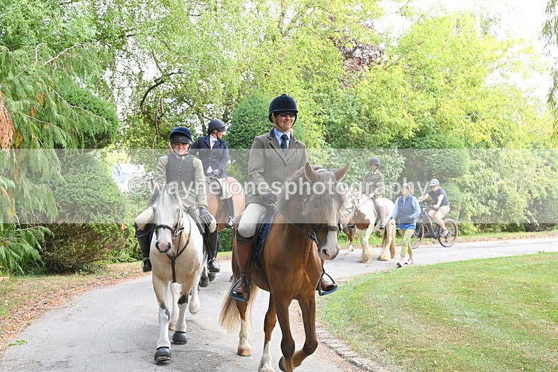 WJ6_4045 - Berks & Bucks - The Old farmhouse - Hound Exercise 20-08-25