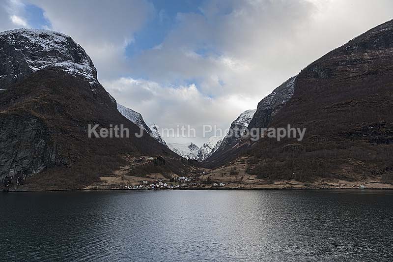 YR6M1951 - Worldwide