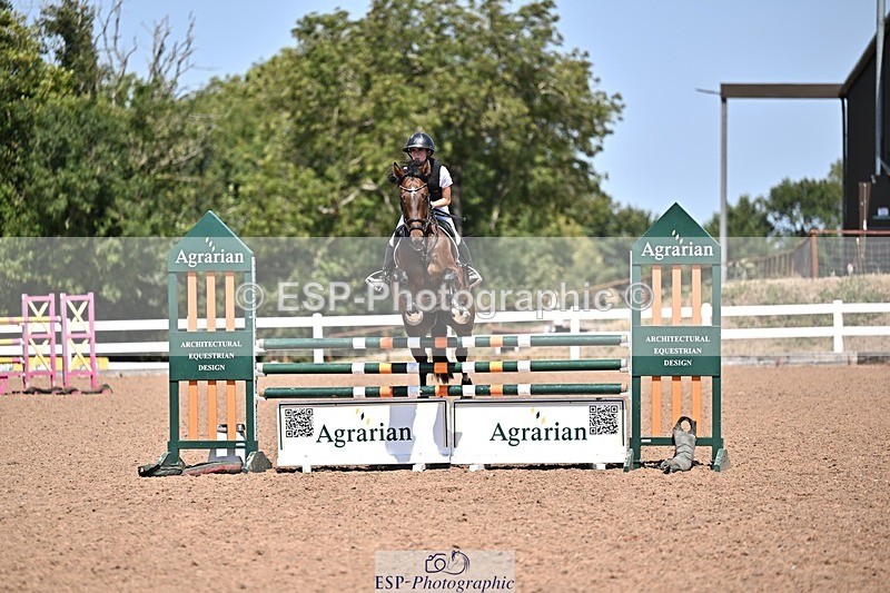 260812-130516-00560 - Cls 6 Foxhunter and 1.20m