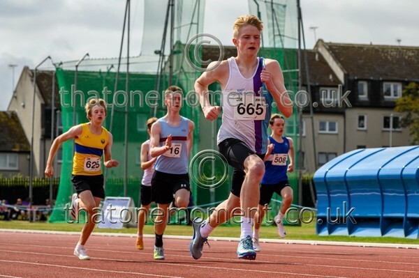 Age25SAT-915484 - Track Male