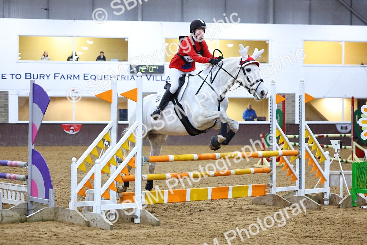 SBM_002609 - Class 6 - Holly & Ivy Stakes - 90cm