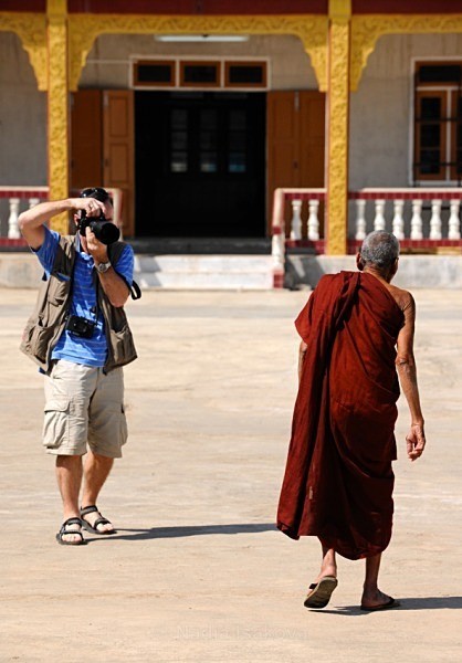 Burma 58 cc - The Burmese Adventure - monks, fishermen and more monks