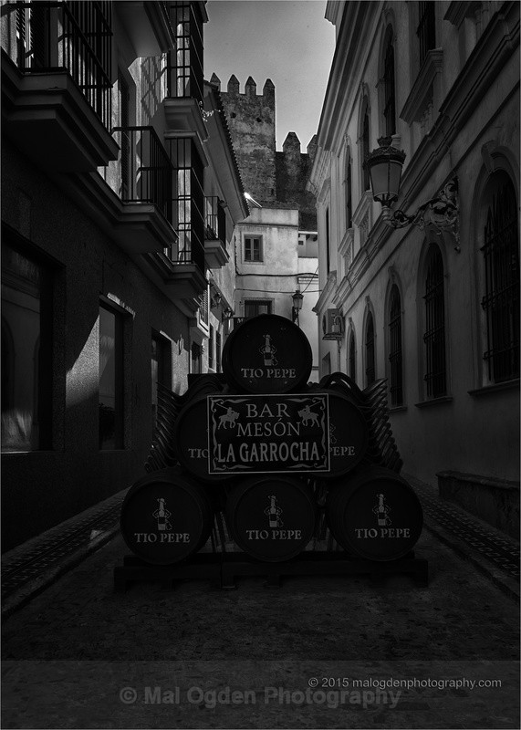 No Go Tio - Black & White/Monochrome