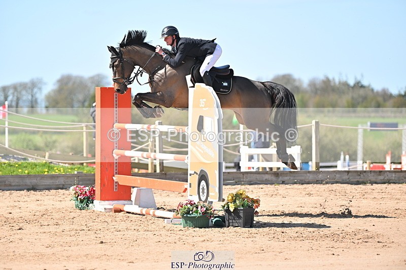 240420A-141722-11684 - Cls 7, 2 Star Medium Tour 1.35m