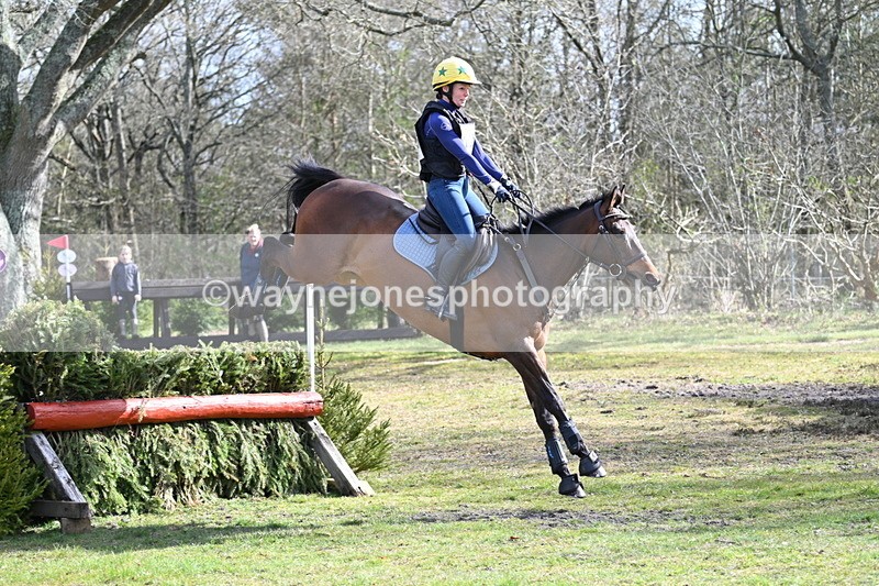 WJ7_0109 - Time 10:13 to 10:38 Times at the Fence