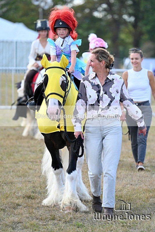 WJ7_0034 - Kellie and Nancy at Swallowfield 31-08-26