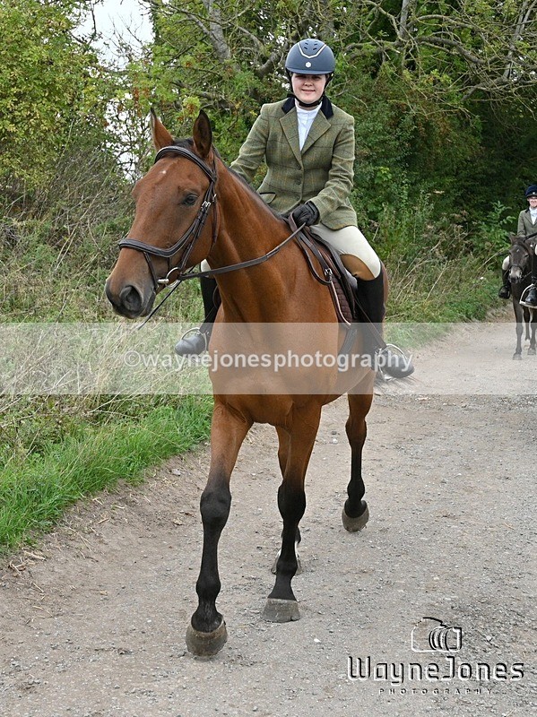 WJ7_0868 - Berks & Bucks Hound Exercise Blewbury 13-09-26