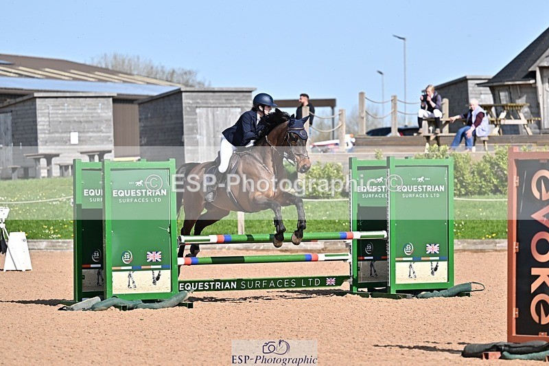 260408-104608-00233 - Cls 2 British Novice and 90cm