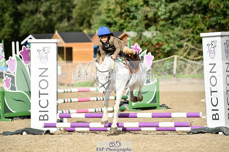 251004A-150453-01654 - Classes 8 & 9 70cm