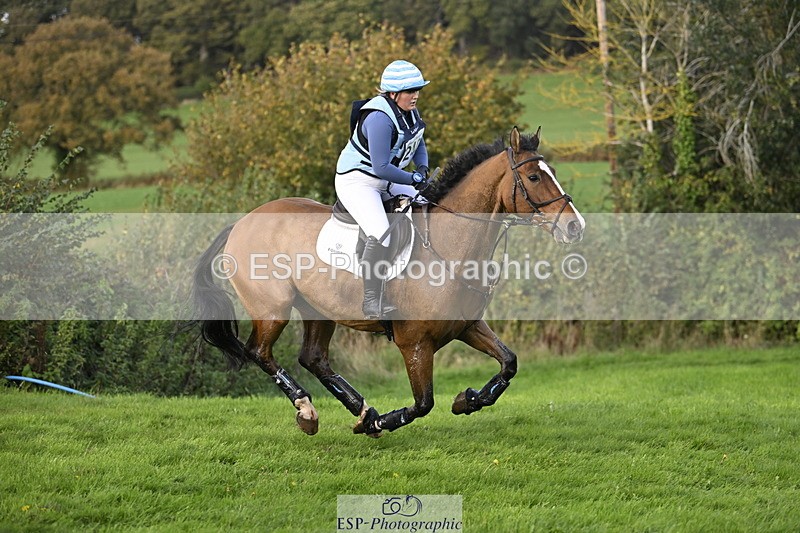 251024A-153318-15035 - C-240-Issy.Hollidge