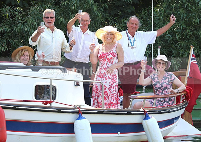 140703 BLUE AND RED STRIPES WT7A0099 - HENLEY ROYAL REGATTA - THURSDAY 3RD July 2014