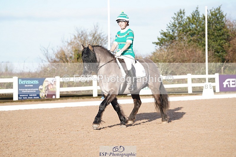 241214-112726-00302 - 117-Janine.Paterson-Pottertonpark.Mulreesh