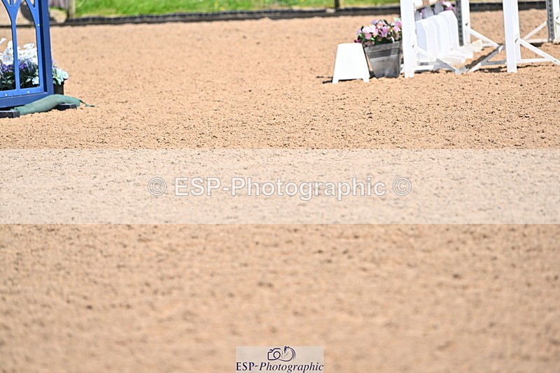 240504A-130817-01705 - Cls 4 Blue Chip Pony Newcomers & 1m Open