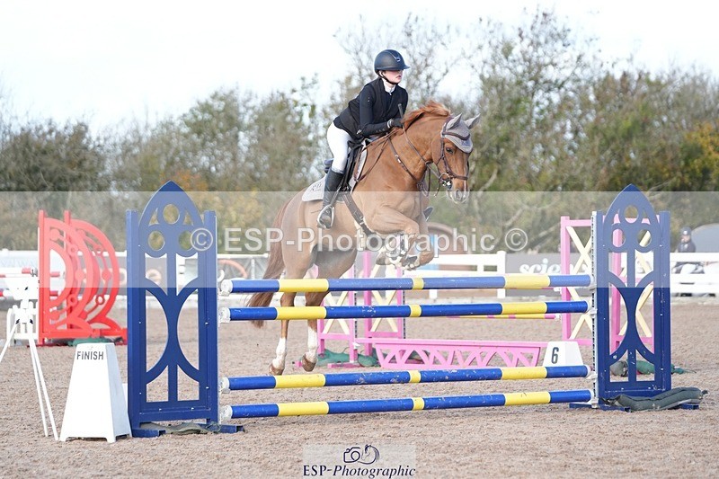 251025-142831-00628 - Cls 13 Pony Foxhunter and 1.10m