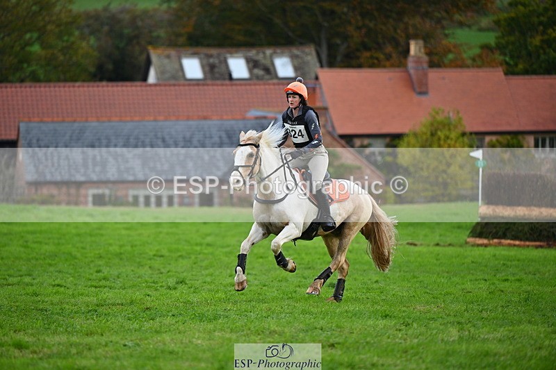 251025A-095105-16395 - D-324-Clare.Pascoe