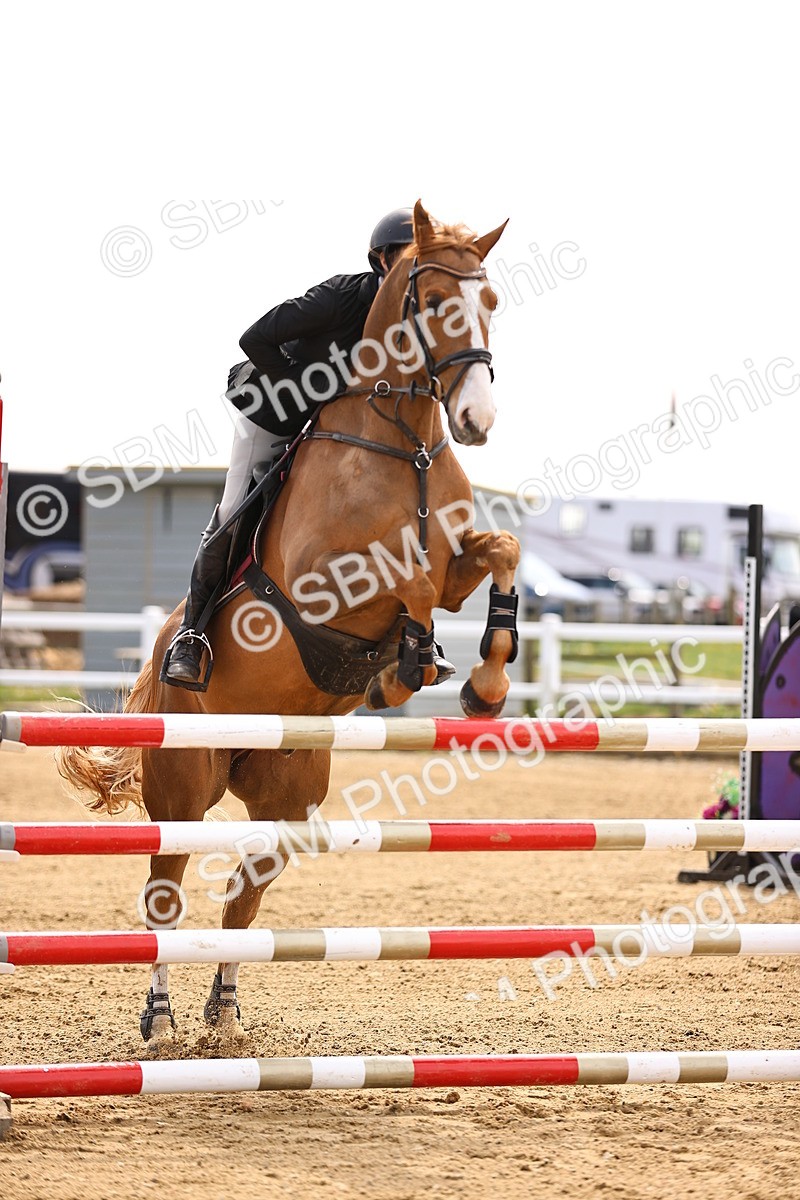 SBM_002389 - Class 11 - Senior newcomers - 1.10m