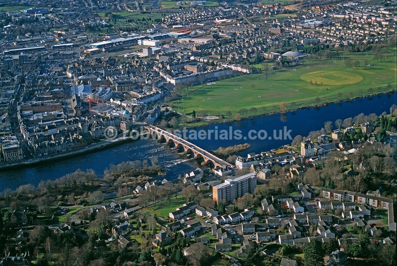 A00500D The City of Perth on the River Tay in 2004 - Settlements, infrastructure and attractions